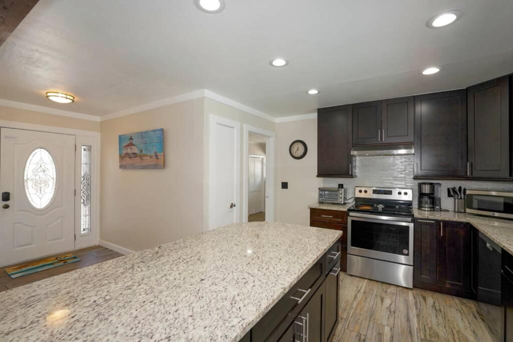 Heated Pool Home - Close To Beaches, Restaurants & More! Sarasota Luaran gambar