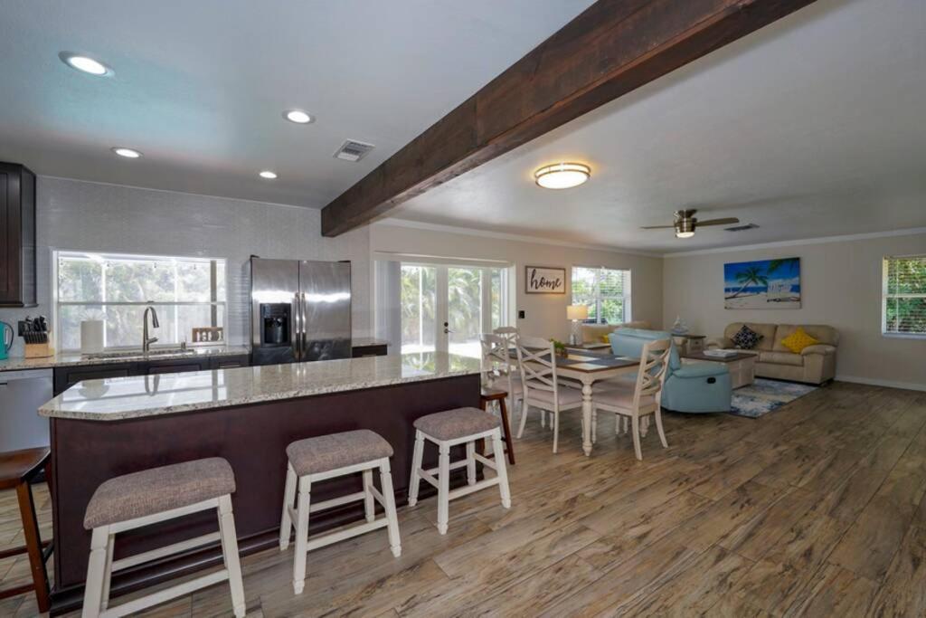 Heated Pool Home - Close To Beaches, Restaurants & More! Sarasota Luaran gambar